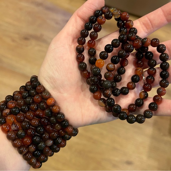 Sardonyx, darker reds 8mm Bracelets | Minimalist crystal jewelry - Picture 3 of 3